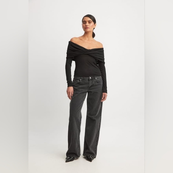 NA-KD Off-Shoulder Black Top - Picture 1 of 11
